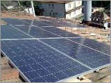 sistema a pannelli solari sul tetto della casa